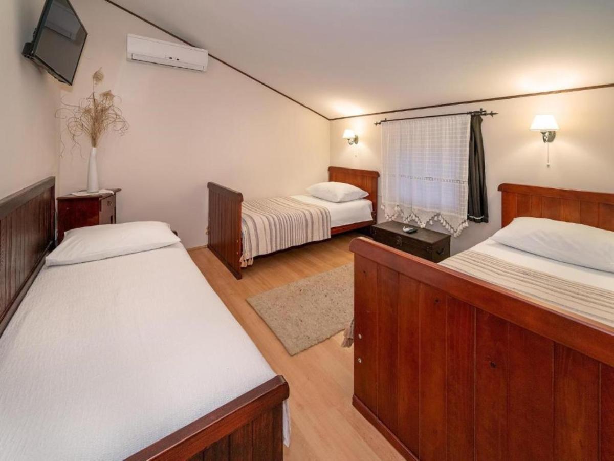 Apartments Villa Roza Drazice Room photo